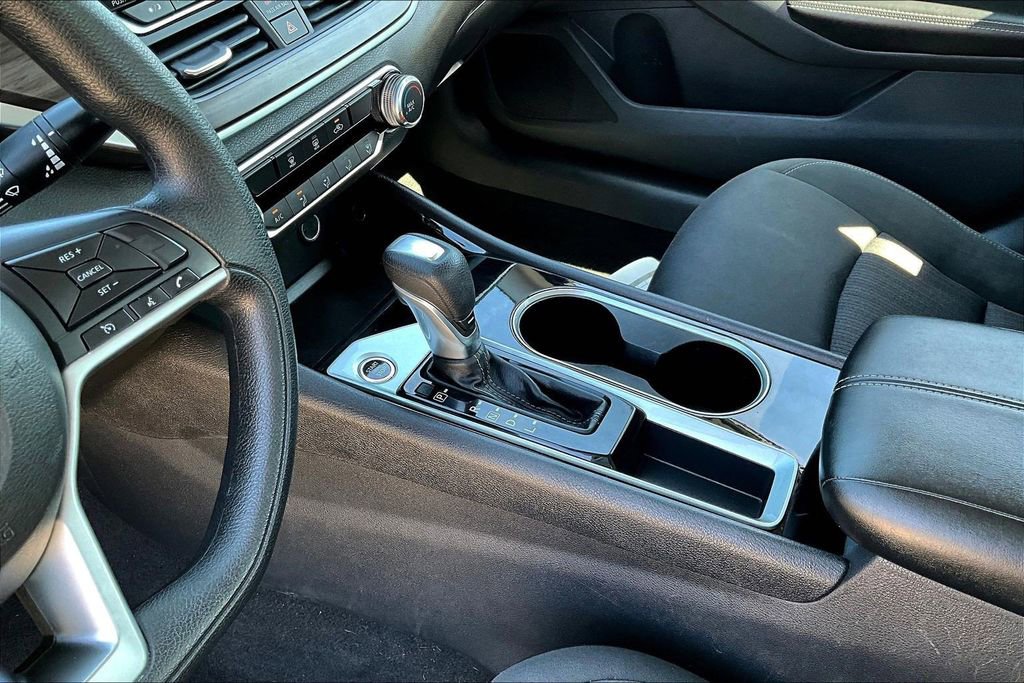 Used 2024 Nissan Altima 2.5 SV image 19