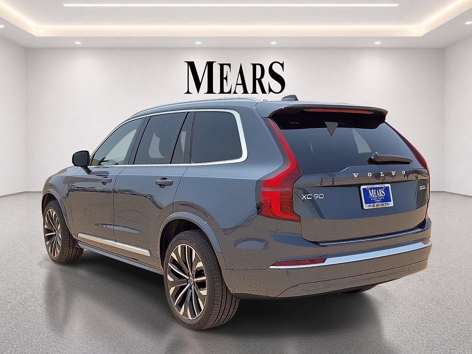New 2026 Volvo XC90 B5 Plus w/ Protection Package Premier AWD/4WD image 3