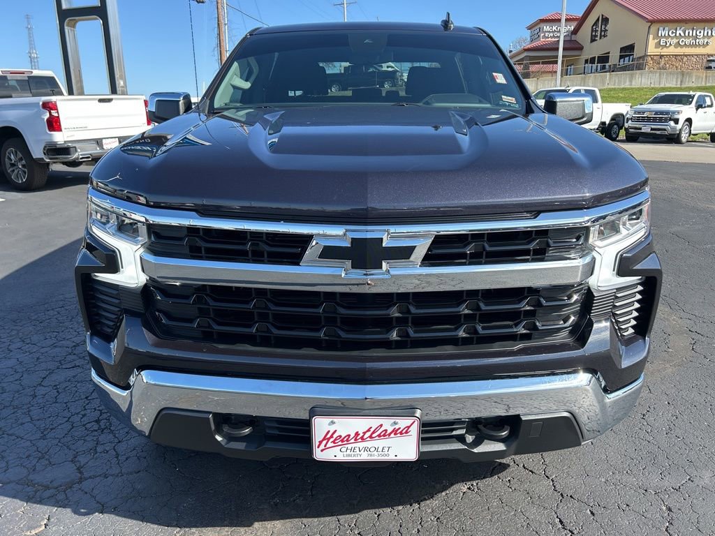 Used 2022 Chevrolet Silverado 1500 LT w/ Z71 Off-Road Package AWD/4WD image 2