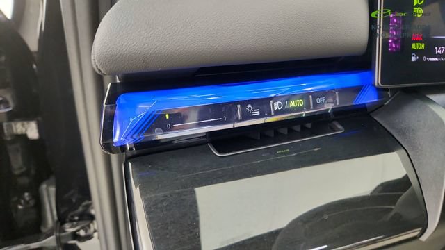 Used 2027 BMW 530i w/ M Sport Package RWD image 49