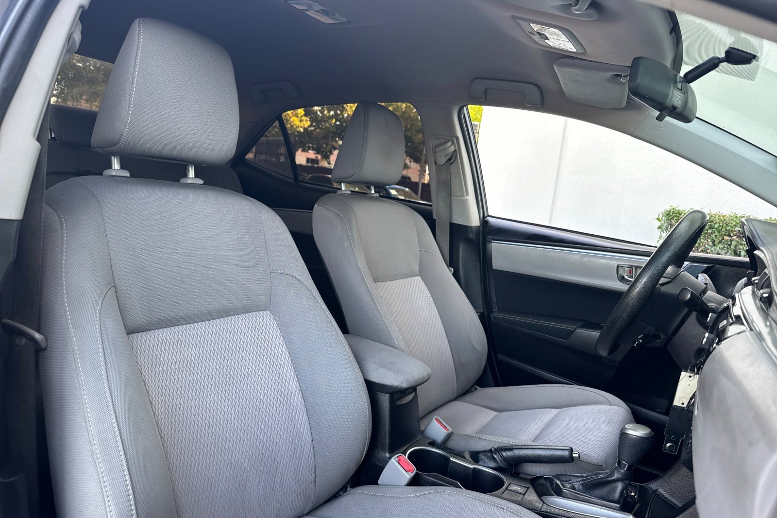 Used 2015 Toyota Corolla LE FWD image 25