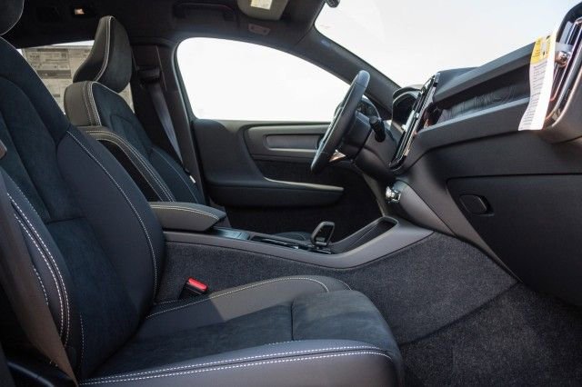 Used 2024 Volvo C40 P8 Recharge Plus w/ Climate Package image 17