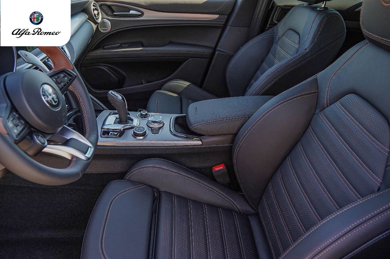 New 2025 Alfa Romeo Stelvio Sprint image 10