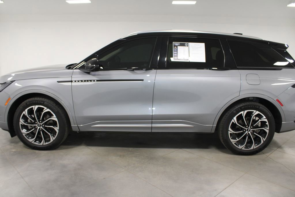 Used 2024 Lincoln Nautilus Reserve image 6