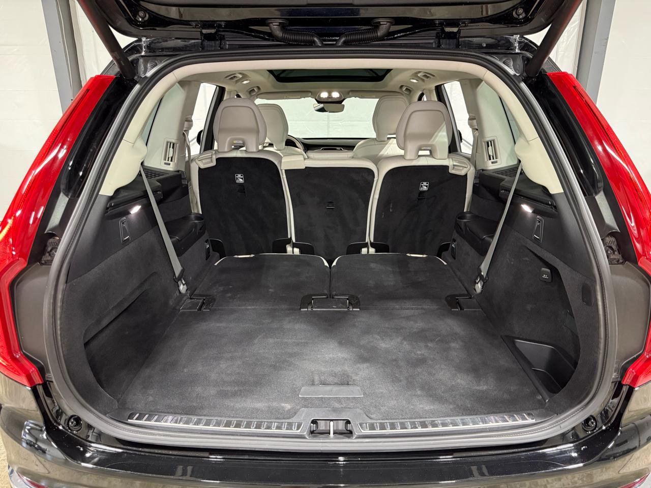 Used 2024 Volvo XC90 B5 Core AWD/4WD image 40