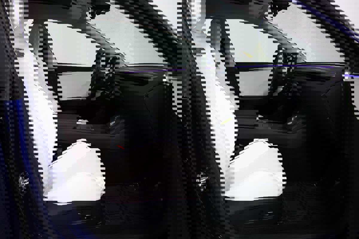 Used 2025 Tesla Model 3 Performance image 11