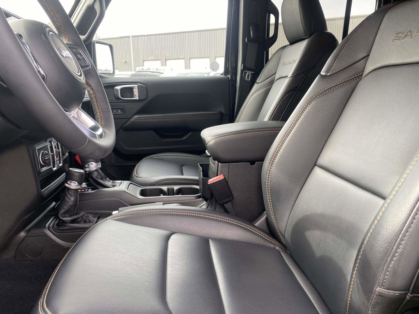 Used 2024 Jeep Wrangler Unlimited Sahara w/ Technology Group image 15