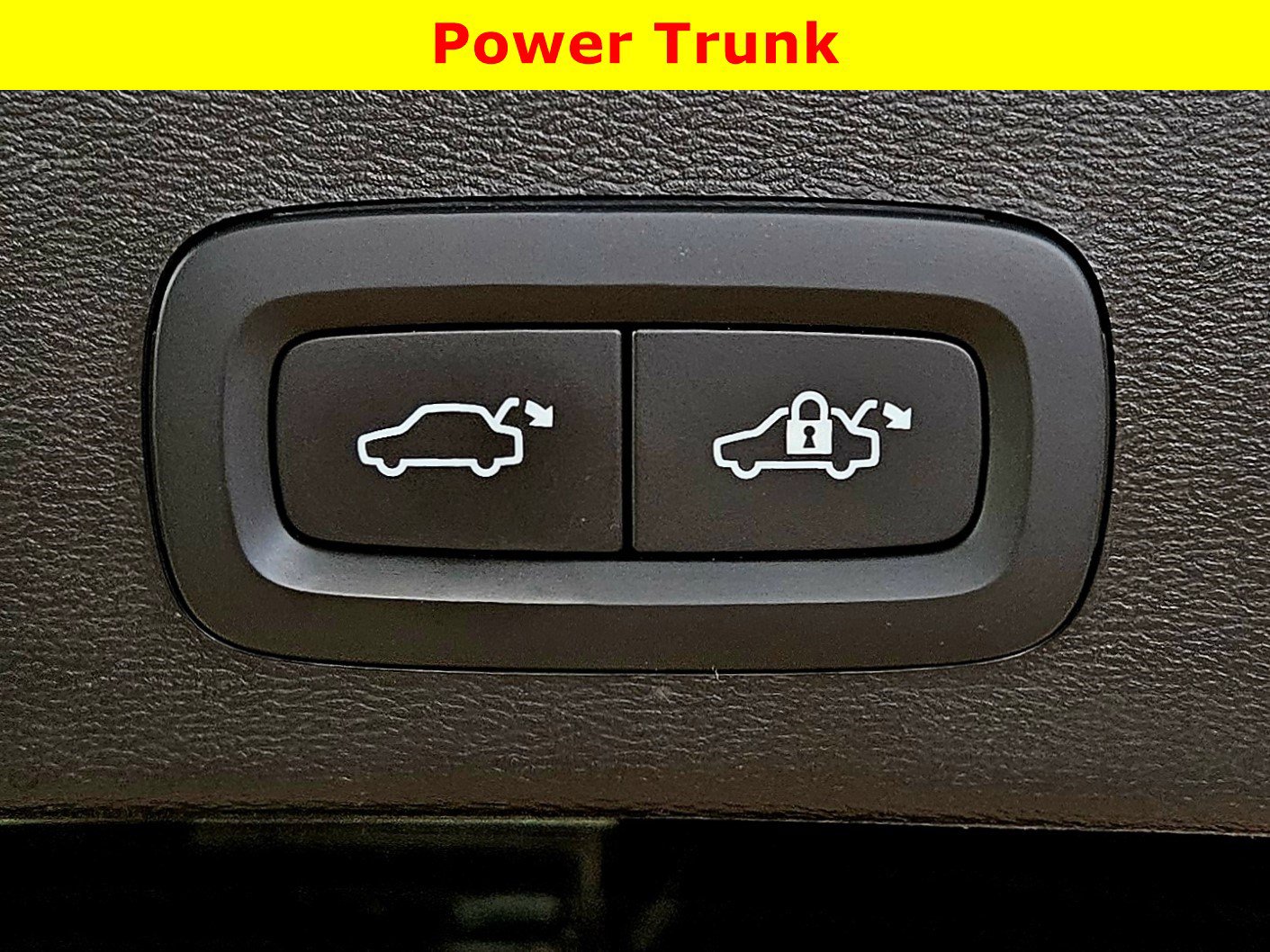 Used 2023 Volvo XC40 Recharge Ultimate image 33