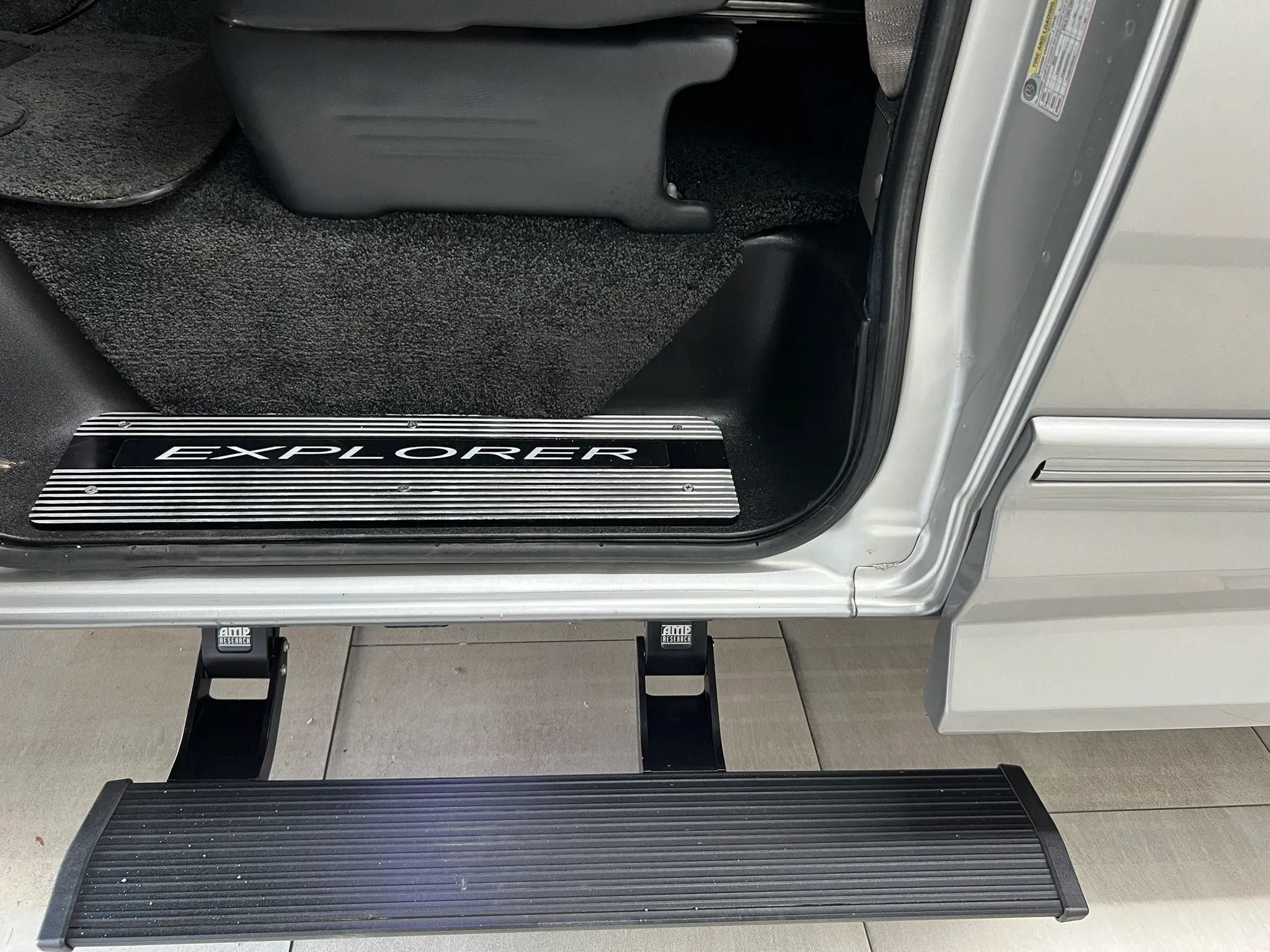 Used 2021 Chevrolet Express 3500 LS w/ Chrome Appearance Package RWD image 10