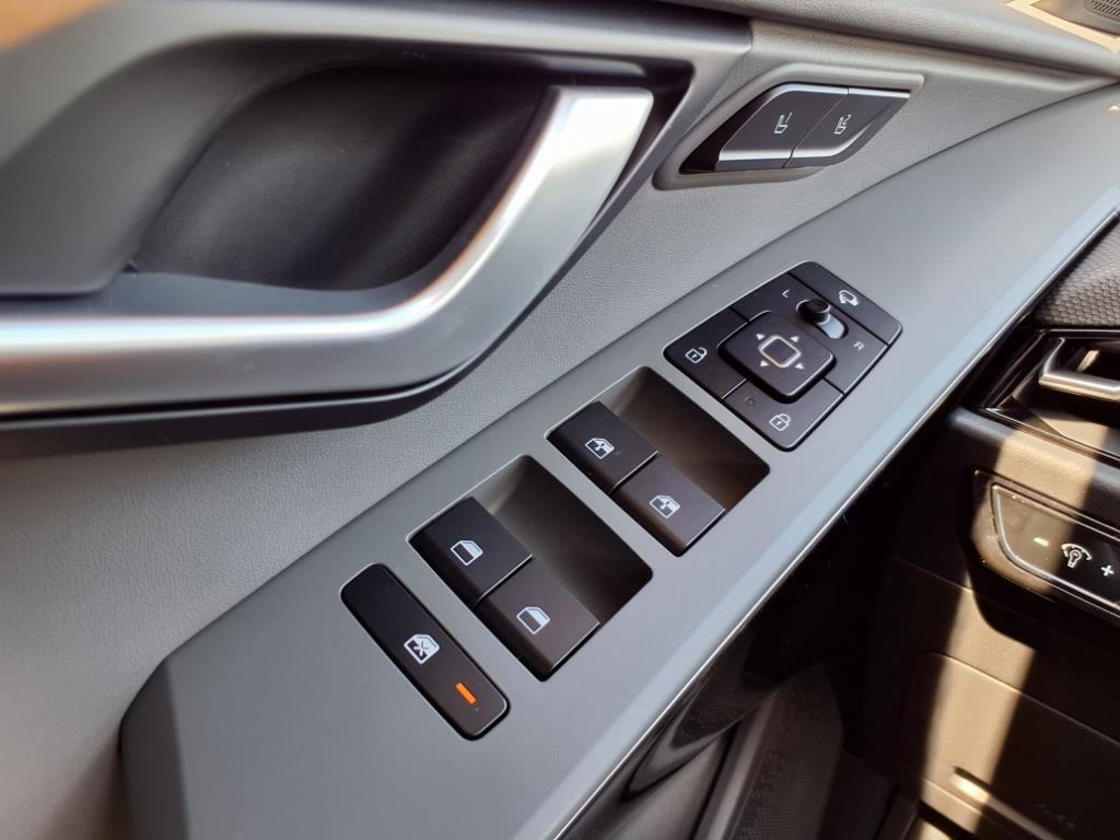 New 2025 Kia Niro SX Touring image 22