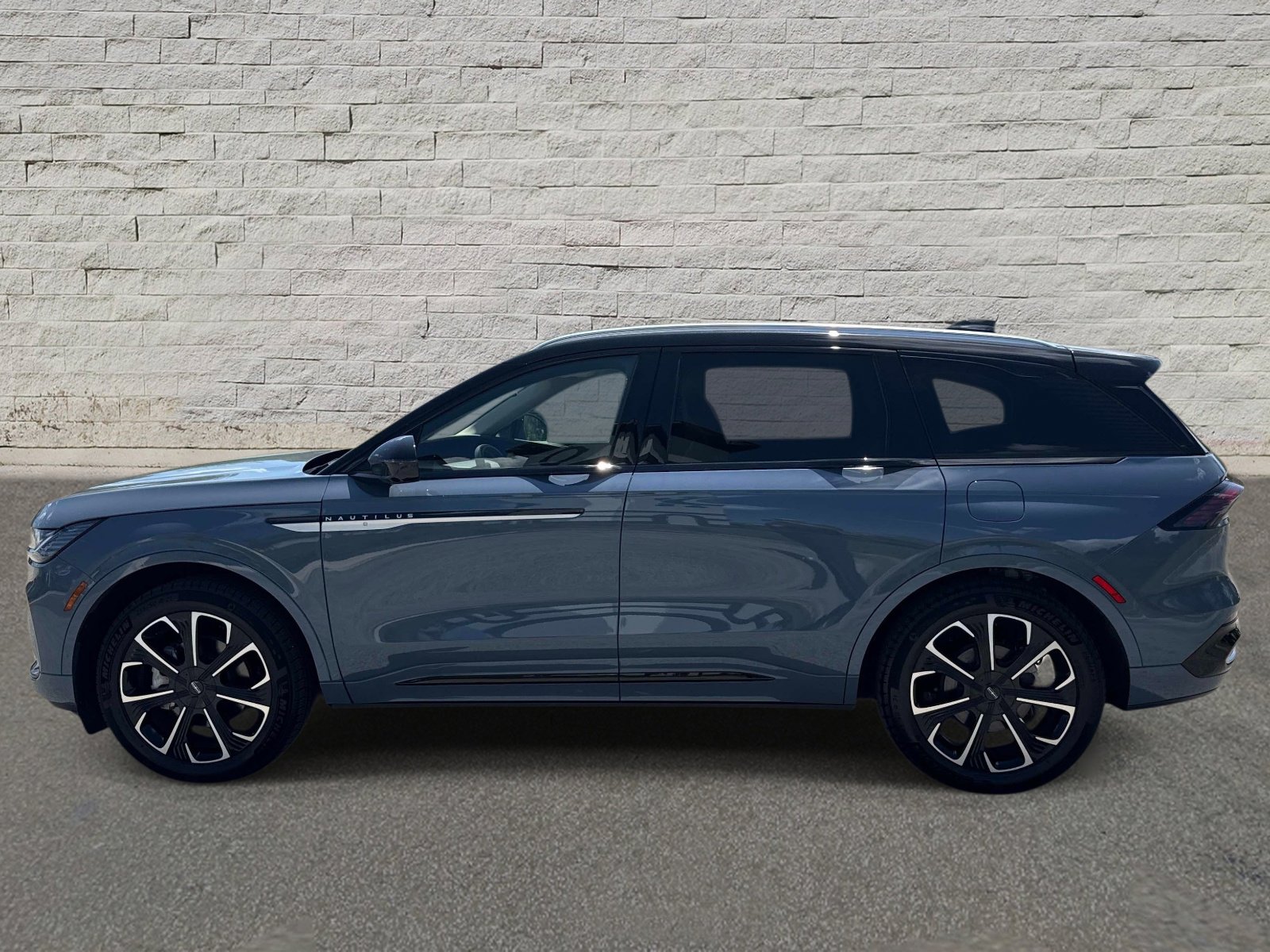 Used 2025 Lincoln Nautilus Reserve AWD/4WD image 8