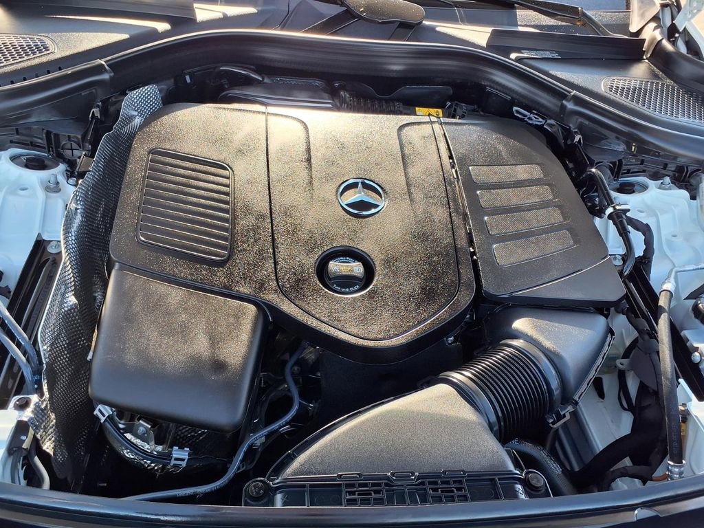 Used 2024 Mercedes-Benz GLC 300 4MATIC image 17