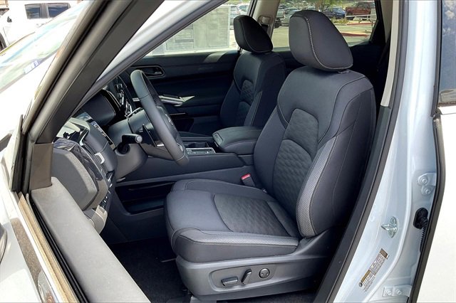 New 2025 Nissan Pathfinder SV image 7
