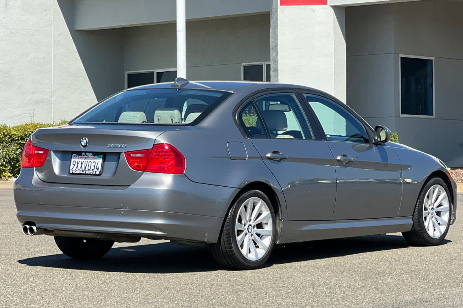 Used 2011 BMW 328i Sedan RWD image 2