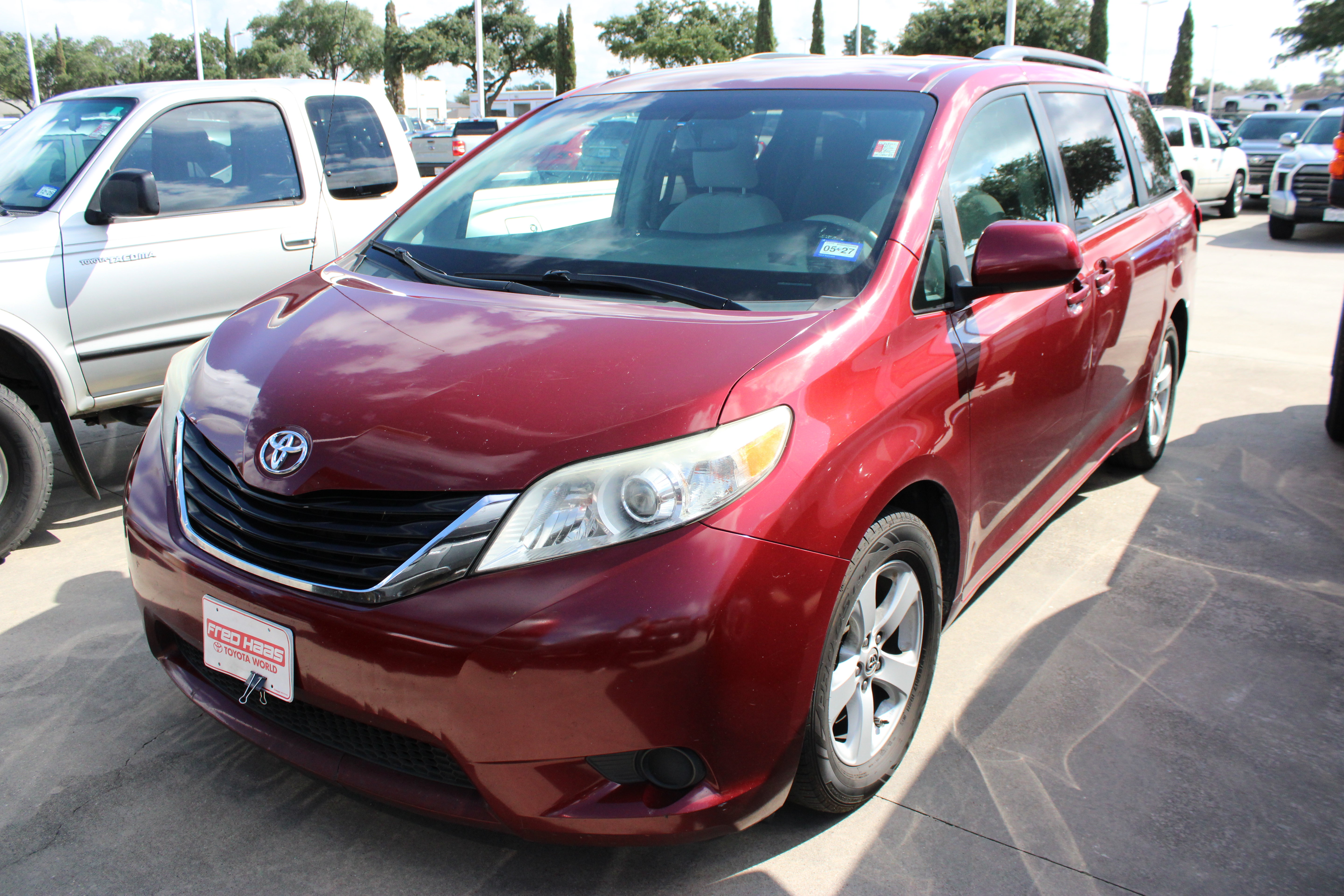 Used 2012 Toyota Sienna LE FWD image 3
