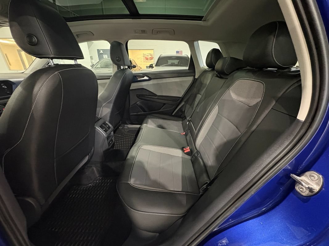 Used 2024 Volkswagen Taos SE w/ Panoramic Sunroof Package FWD image 34