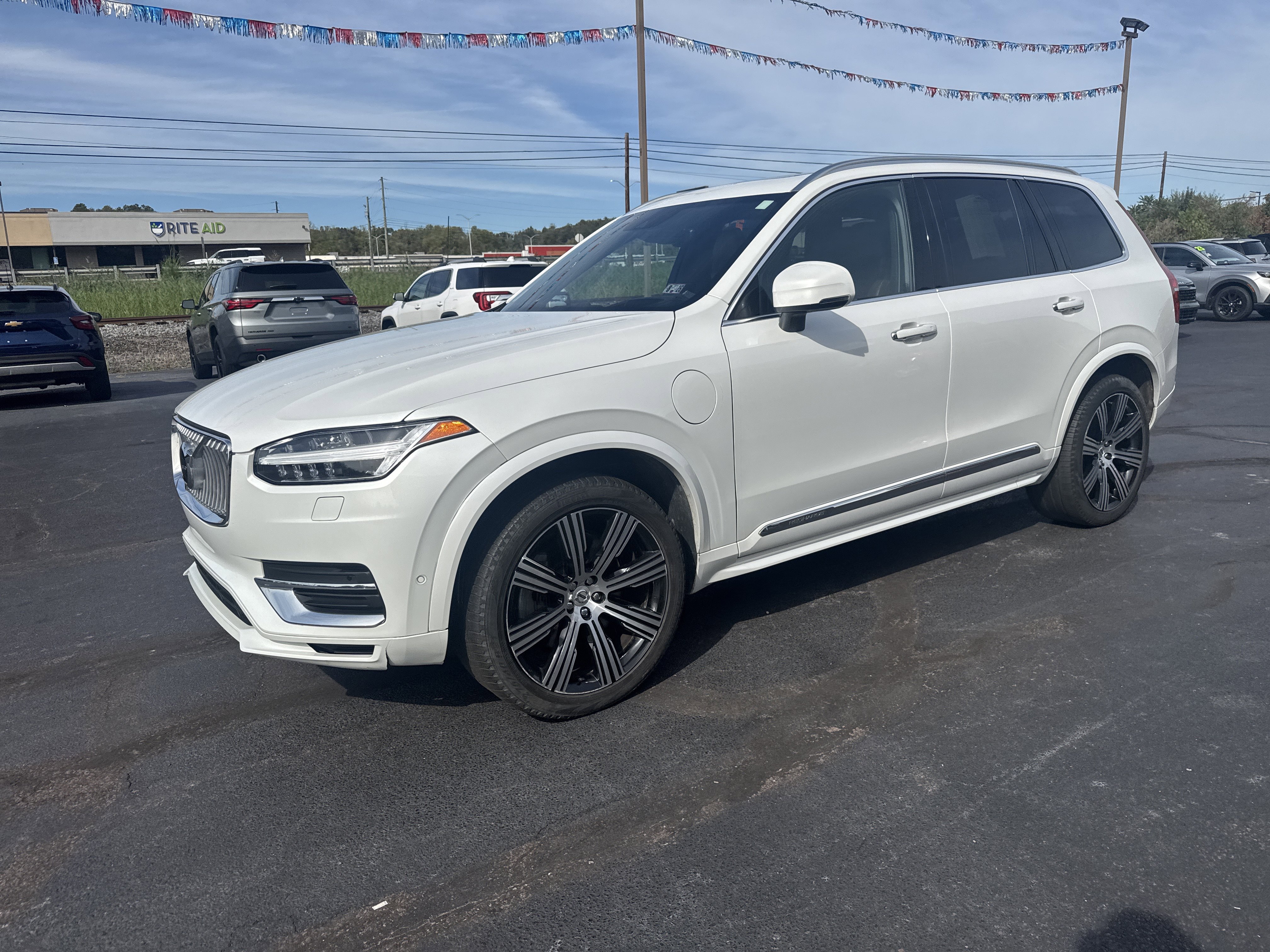 Used 2022 Volvo XC90 T8 Inscription image 8