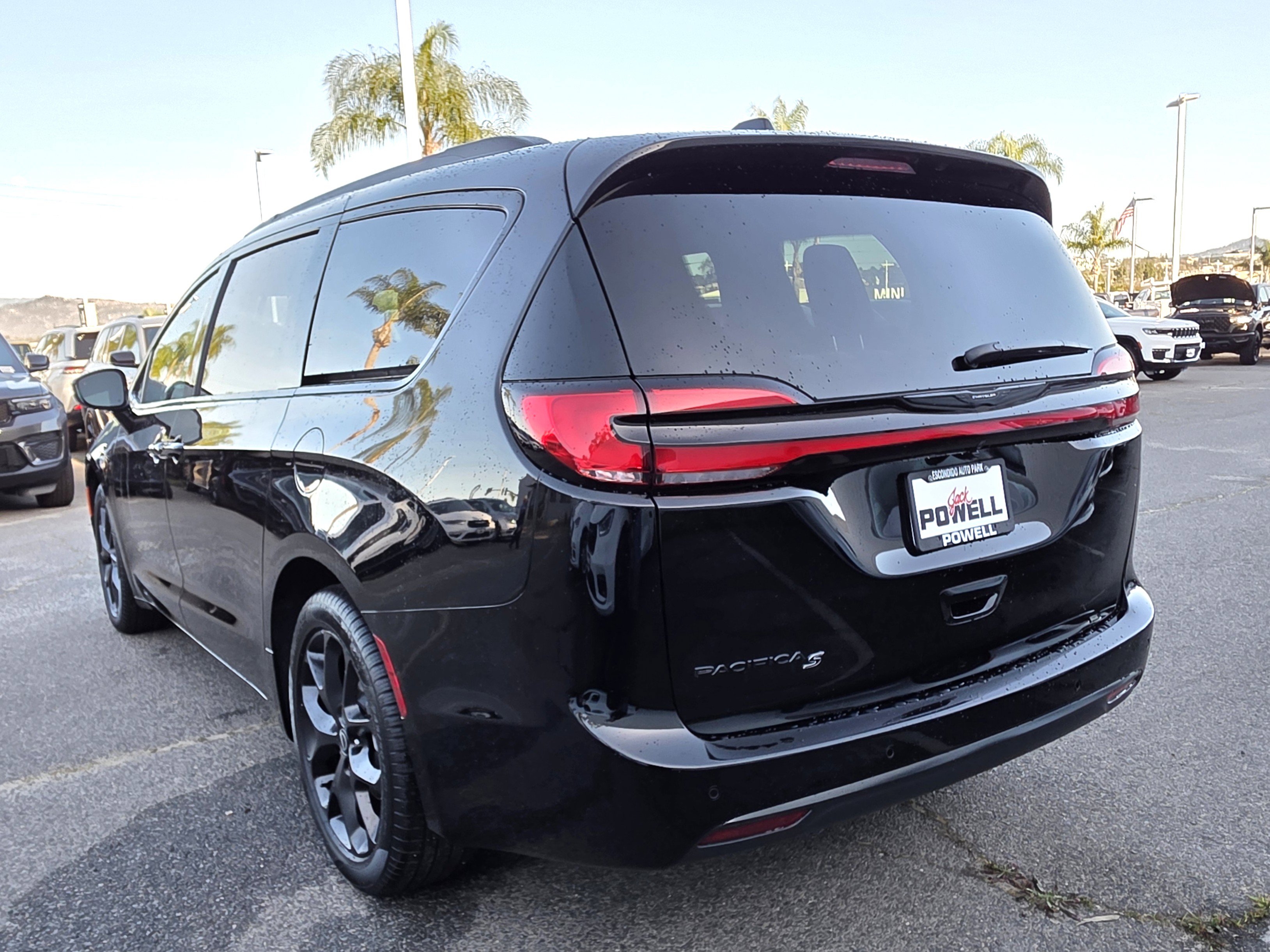 New 2026 Chrysler Pacifica Select w/ S Appearance Package image 3