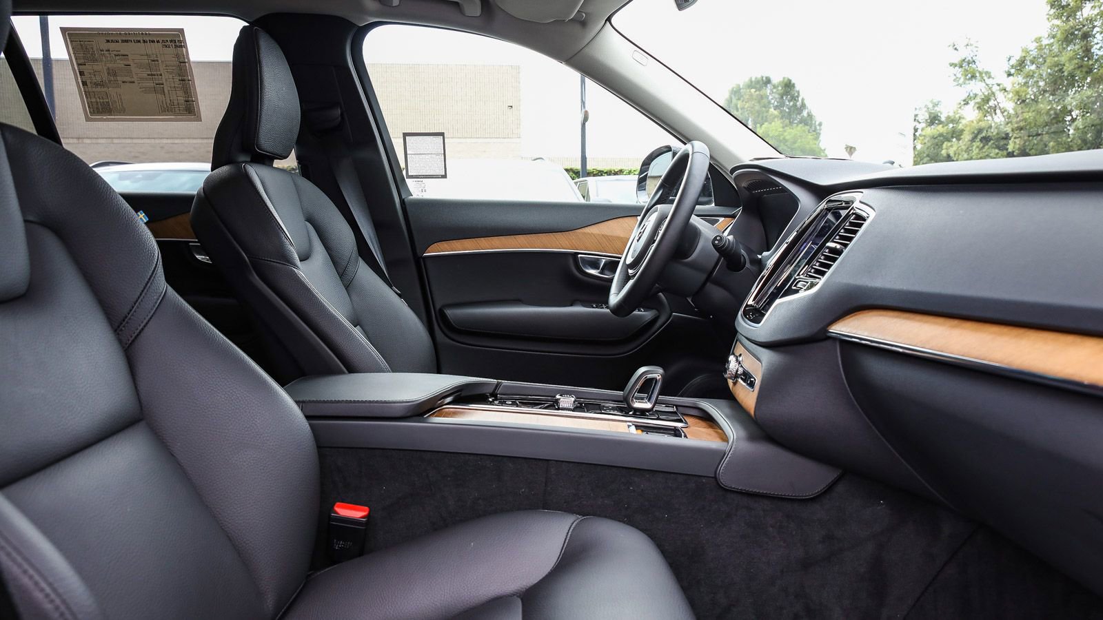 Used 2025 Volvo XC90 B6 Plus image 16