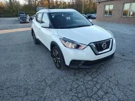 Used 2020 Nissan Kicks SV FWD image 2