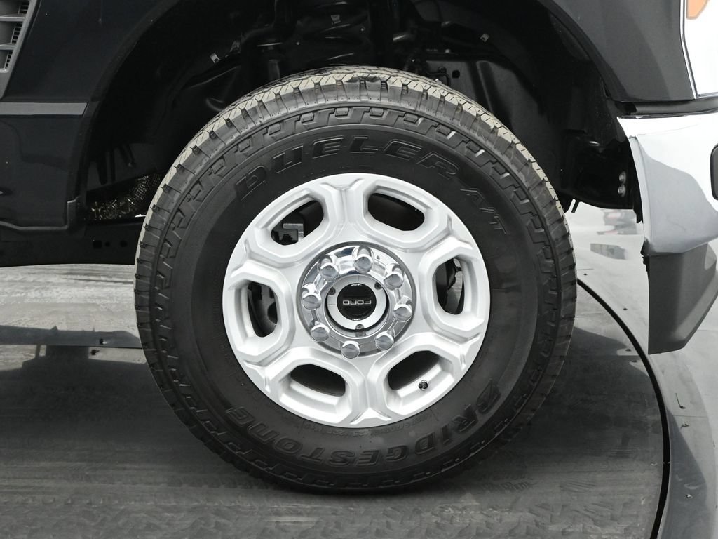 New 2026 Ford F350 XLT w/ FX4 Off-Road Package AWD/4WD image 25