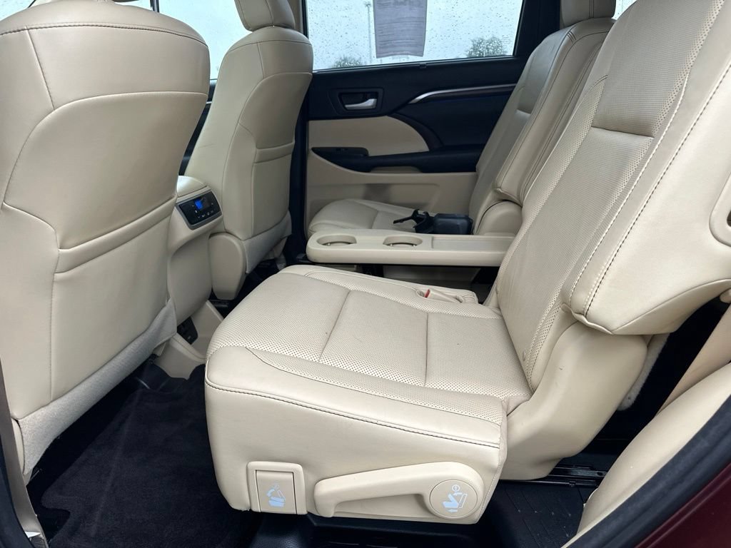 Used 2015 Toyota Highlander Limited w/ Driver Technology Package AWD/4WD image 18