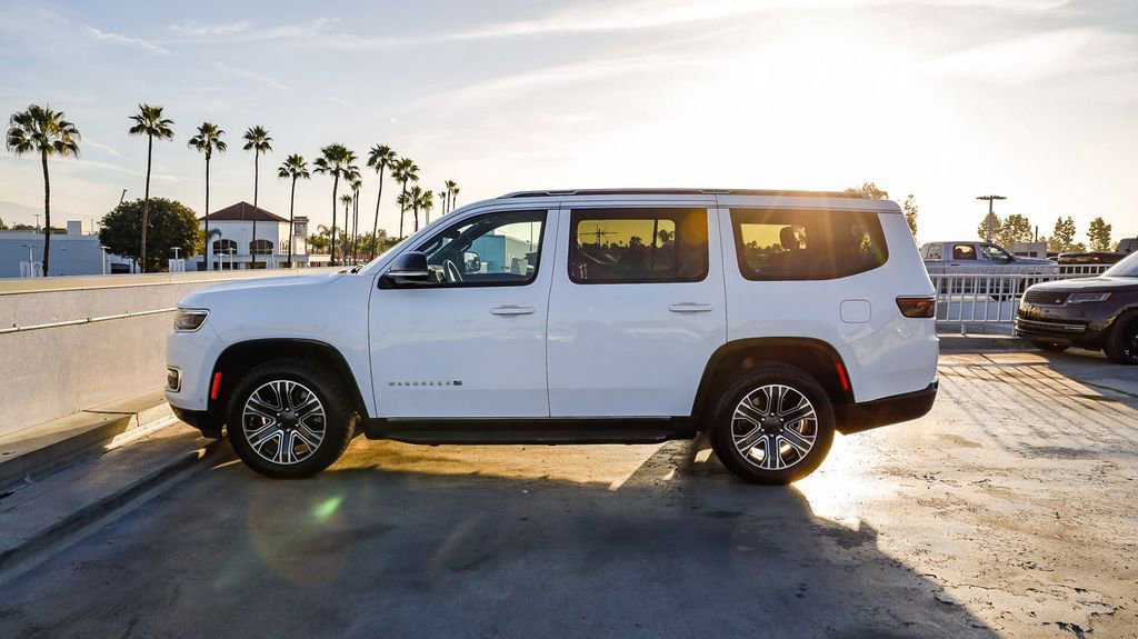 Used 2024 Jeep Wagoneer Series II w/ Flexible Seating Group image 14