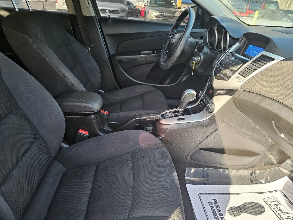 Used 2016 Chevrolet Cruze LT image 27