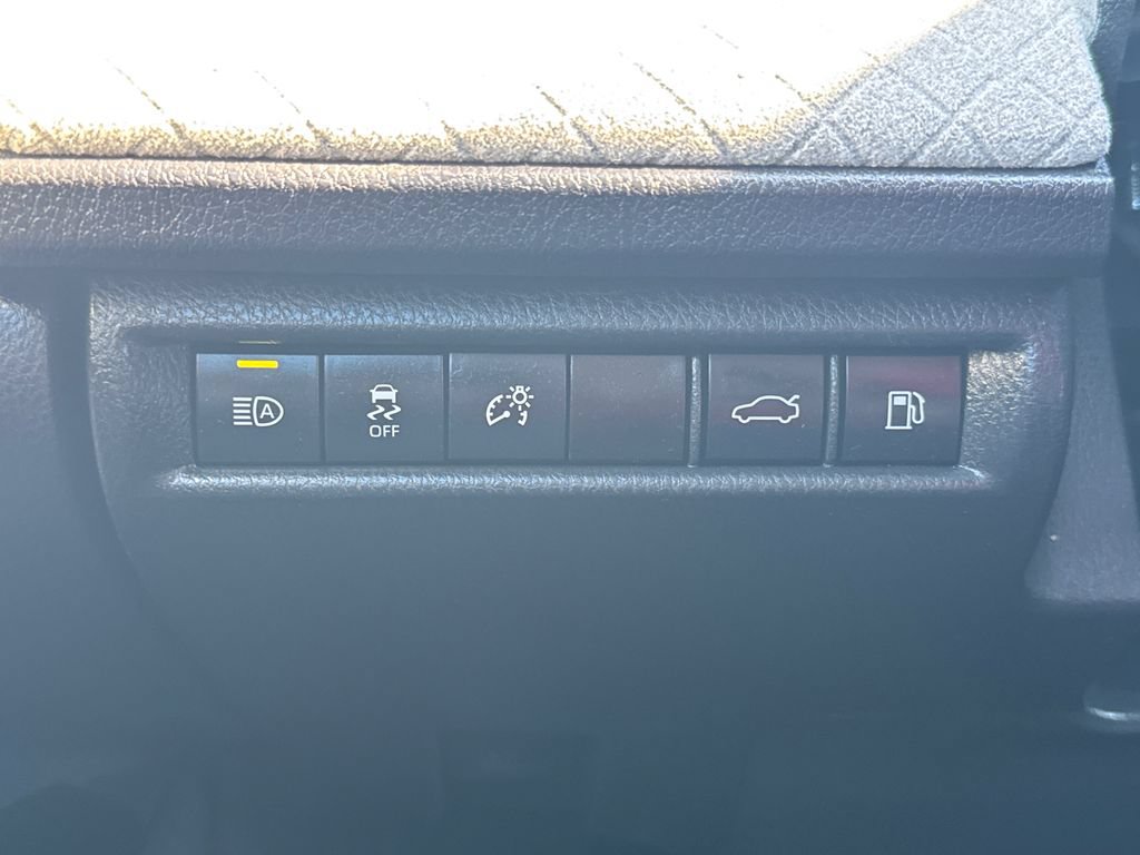 Used 2025 Toyota Camry XLE AWD/4WD image 30