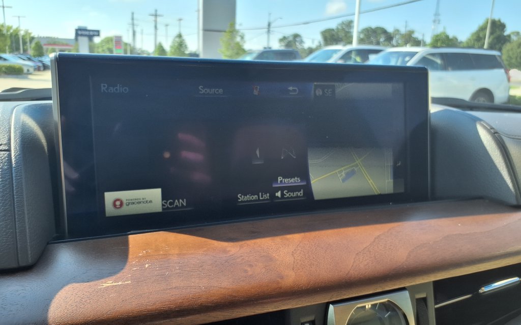 Used 2021 Lexus LX 570 4WD w/ Luxury Package image 30