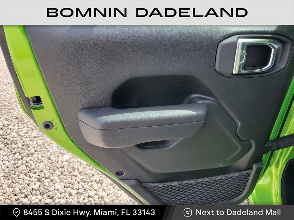 Used 2025 Jeep Gladiator Sport image 8