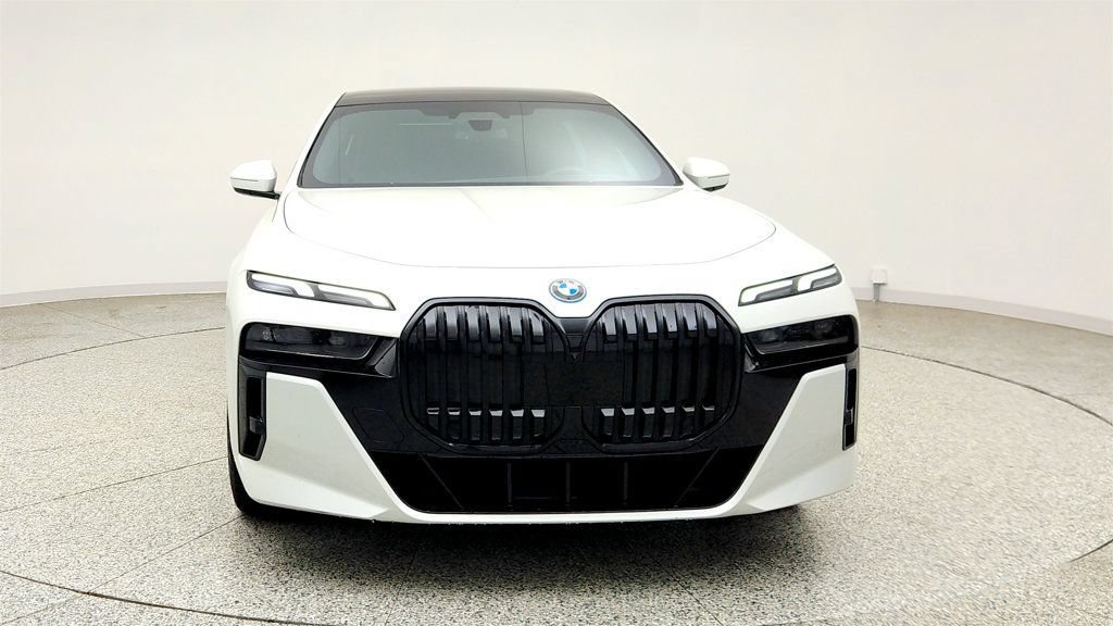 Used 2023 BMW i7 xDrive60 AWD/4WD image 2