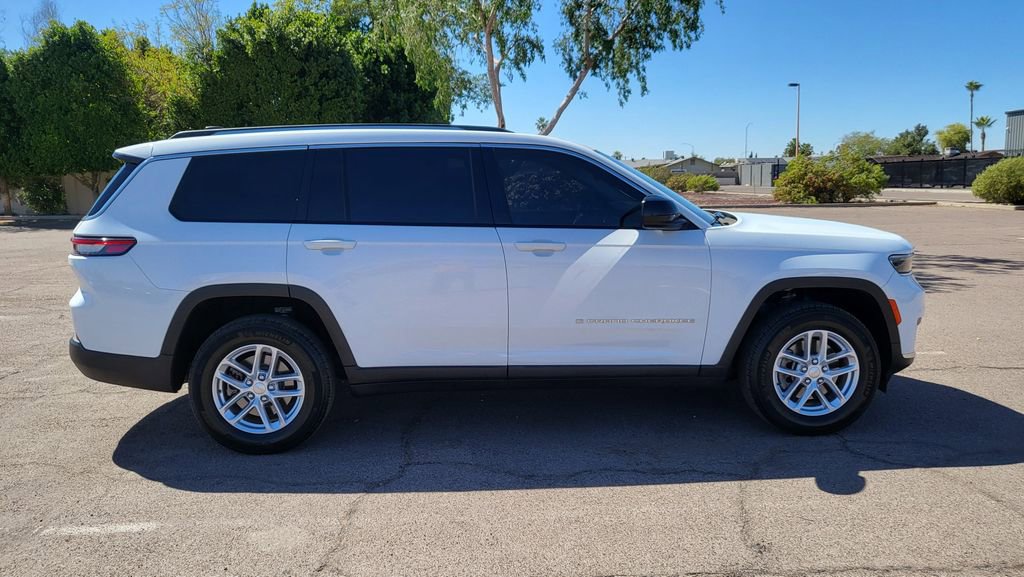 Used 2023 Jeep Grand Cherokee L Laredo RWD image 10