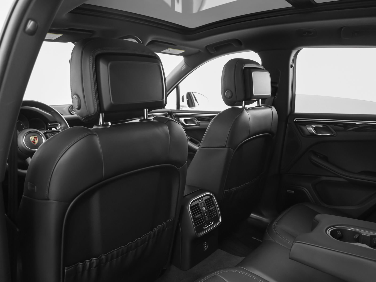 Used 2023 Porsche Macan image 39