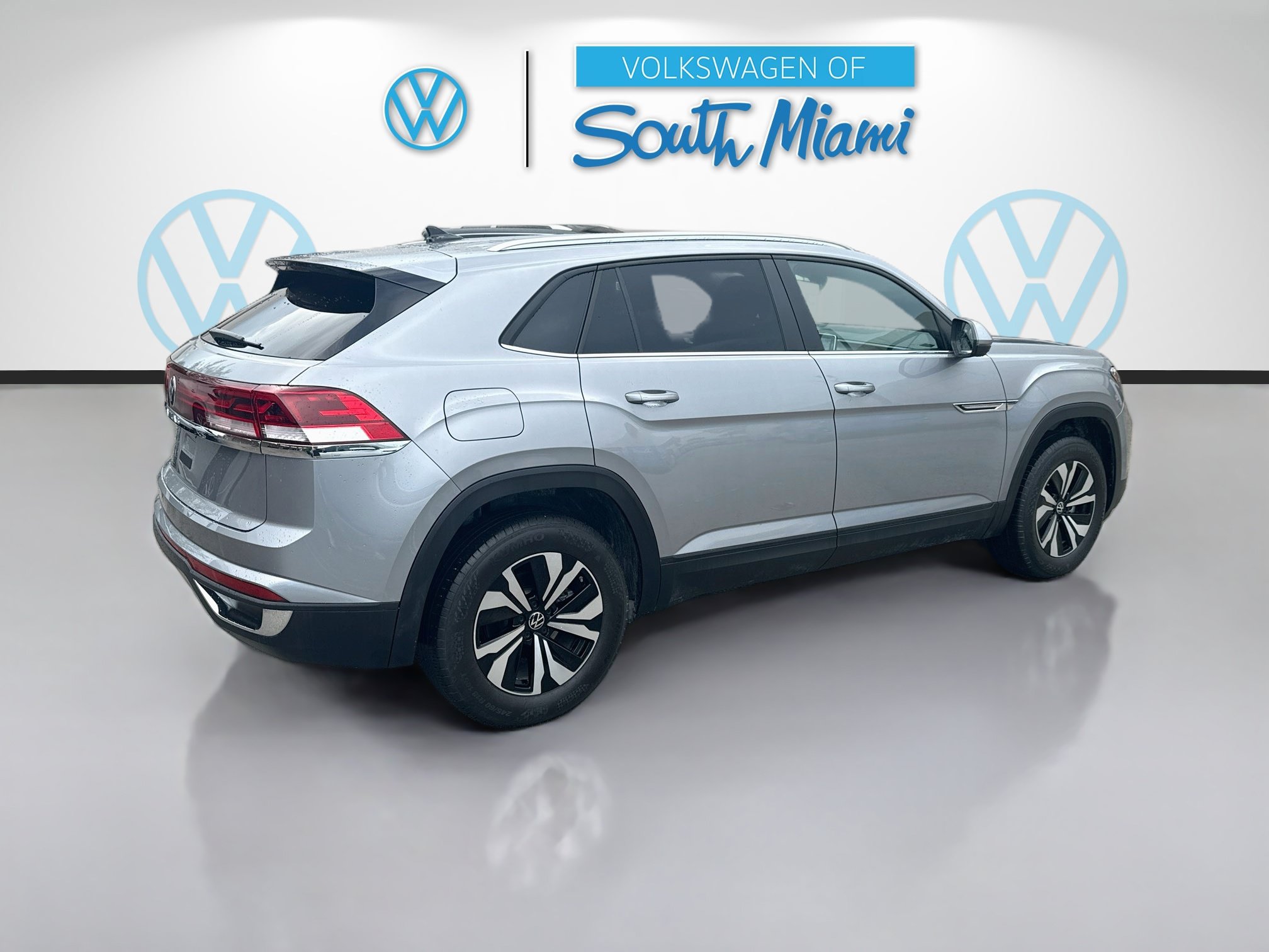 Used 2025 Volkswagen Atlas Cross Sport SE FWD image 7