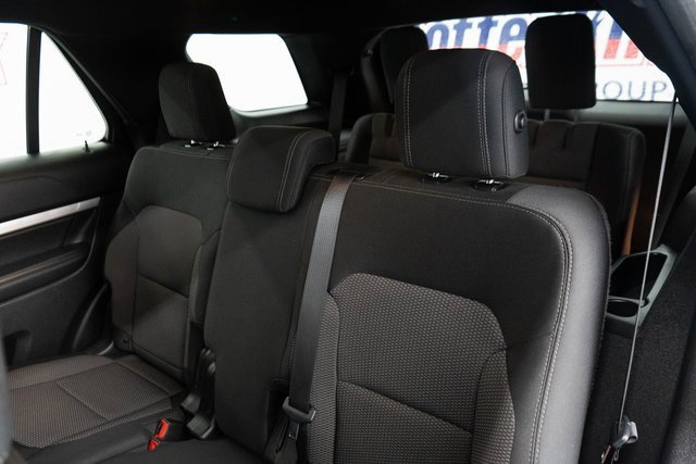 Used 2017 Ford Explorer XLT image 18