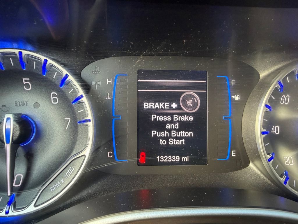 Used 2017 Chrysler Pacifica Touring-L image 17