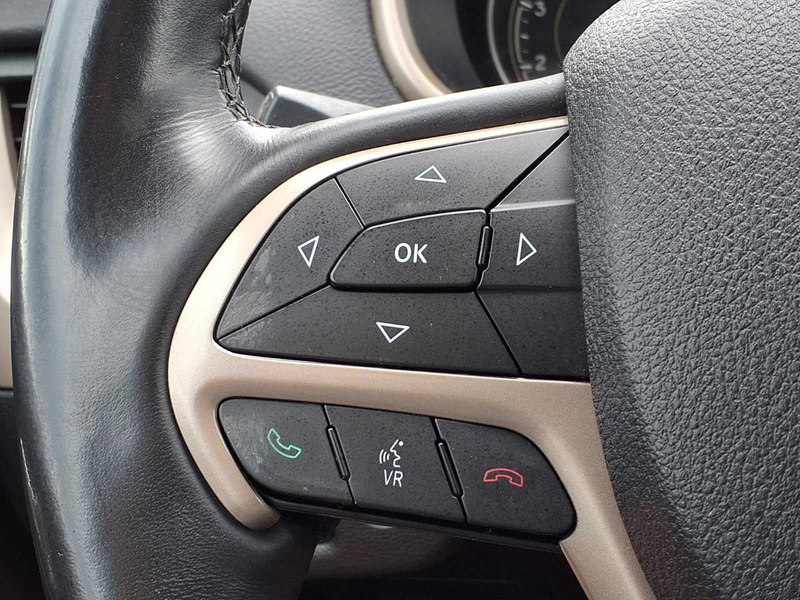 Used 2016 Jeep Cherokee Latitude w/ Comfort/Convenience Group AWD/4WD image 26