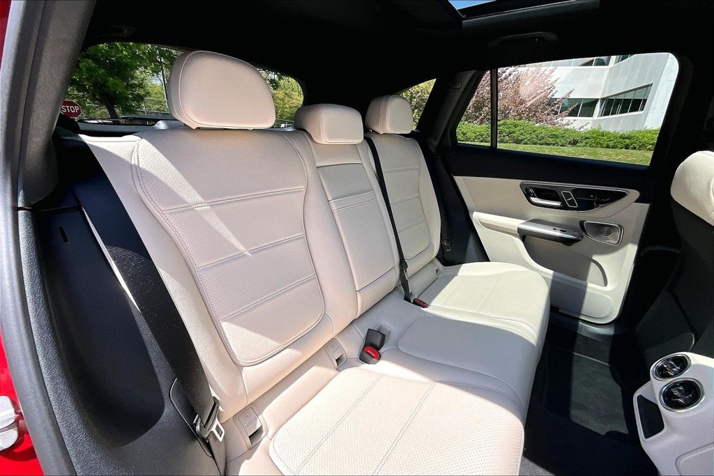 Used 2026 Mercedes-Benz GLC 300 4MATIC image 29