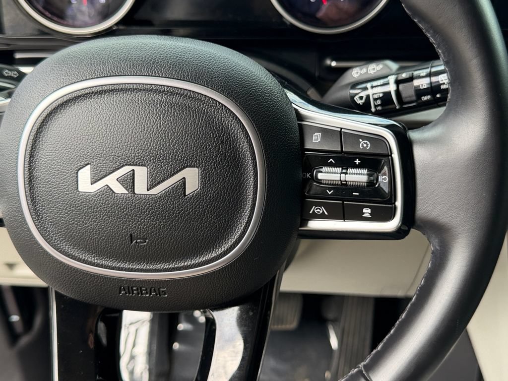 Certified 2022 Kia Carnival SX FWD image 19
