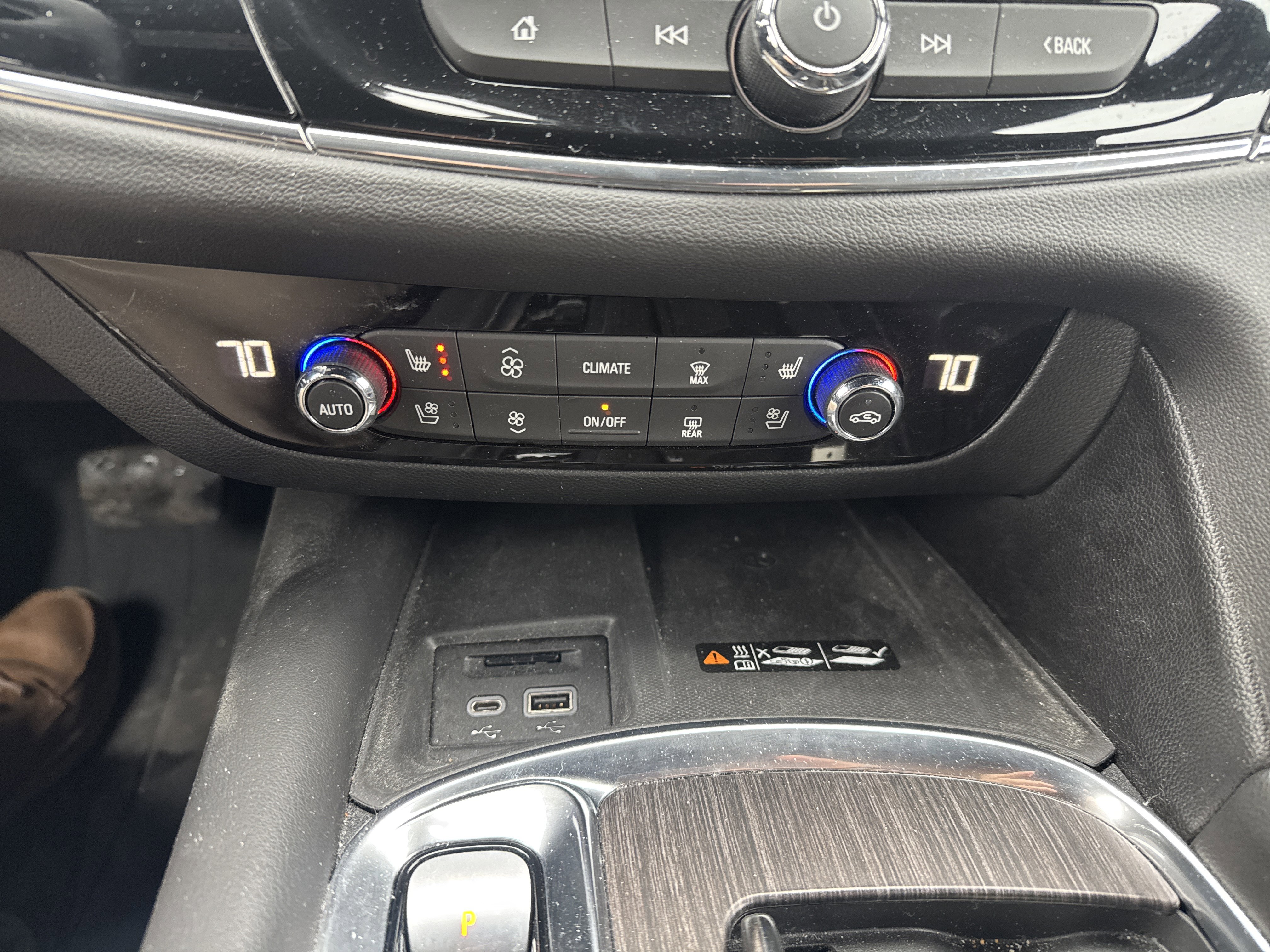 Used 2023 Buick Enclave Avenir image 27