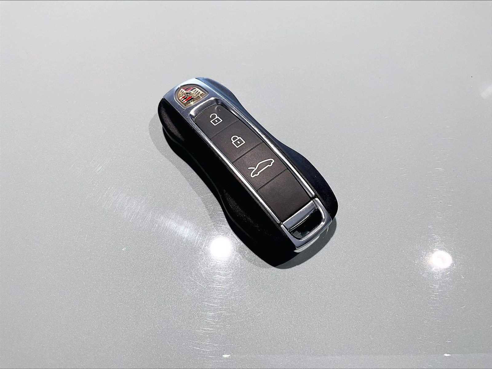 Used 2025 Porsche 911 Carrera image 34