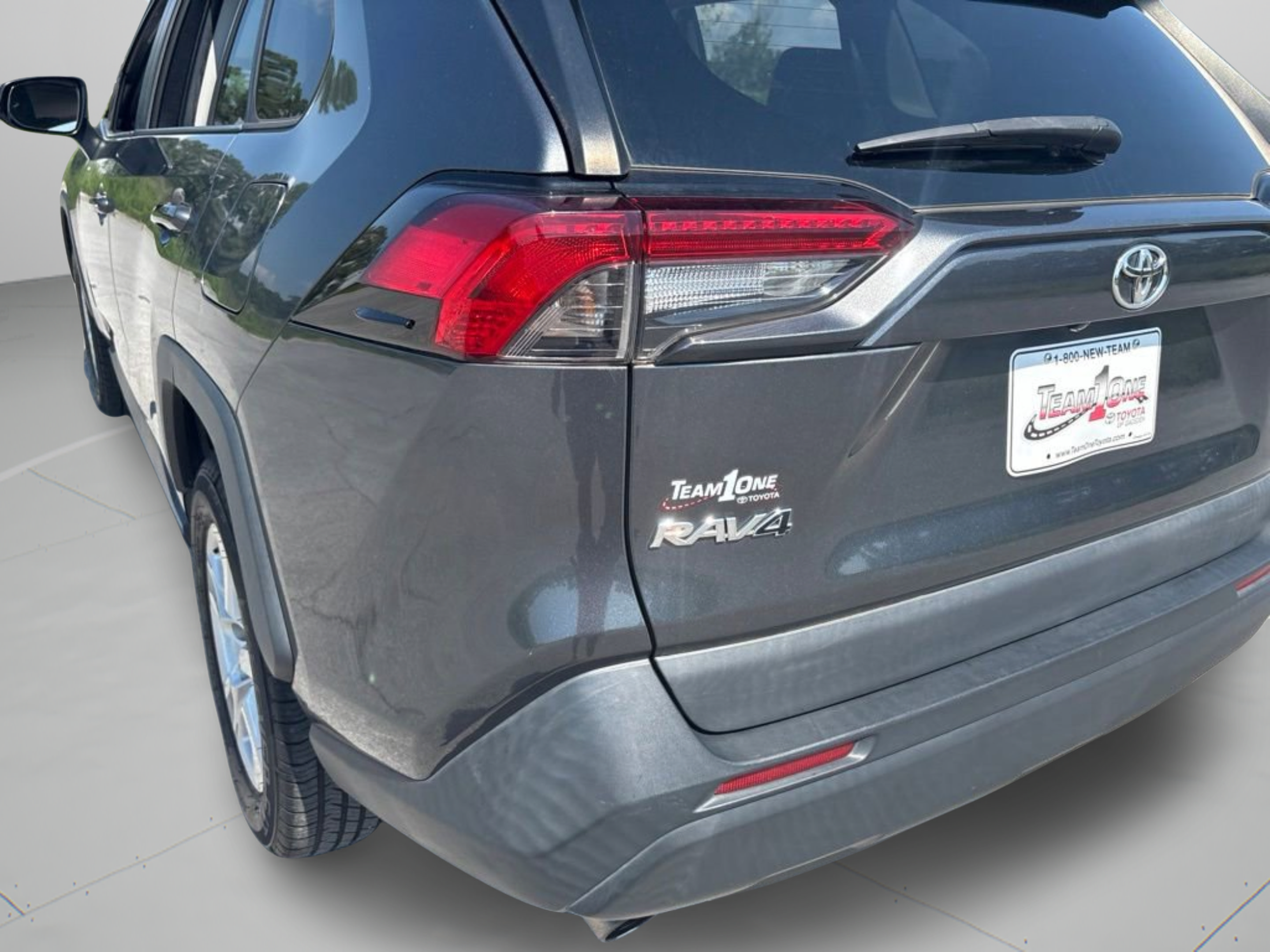 Used 2021 Toyota RAV4 XLE w/ Convenience Package FWD image 36