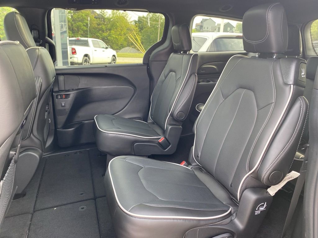 New 2026 Chrysler Pacifica Limited w/ S Appearance Package image 25