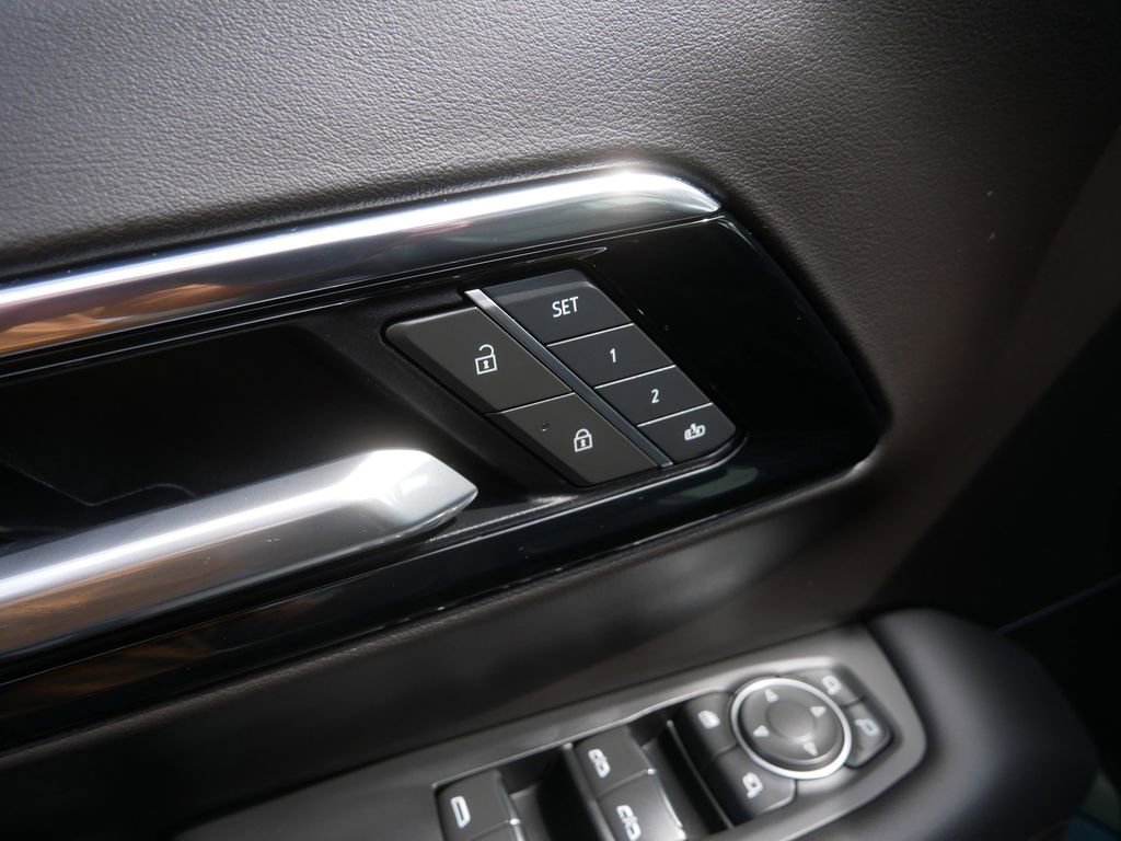 Used 2025 Chevrolet Suburban High Country AWD/4WD image 14