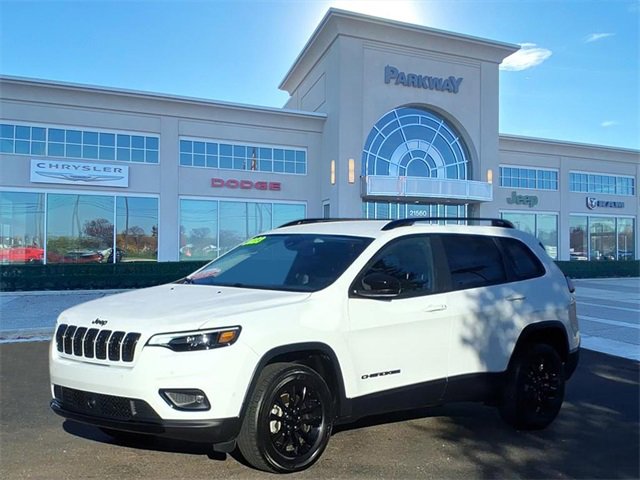 Used 2023 Jeep Cherokee Altitude Lux