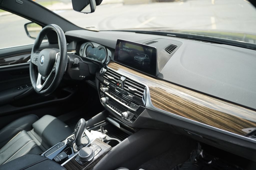 Used 2019 BMW 530e xDrive w/ Convenience Package AWD/4WD image 15