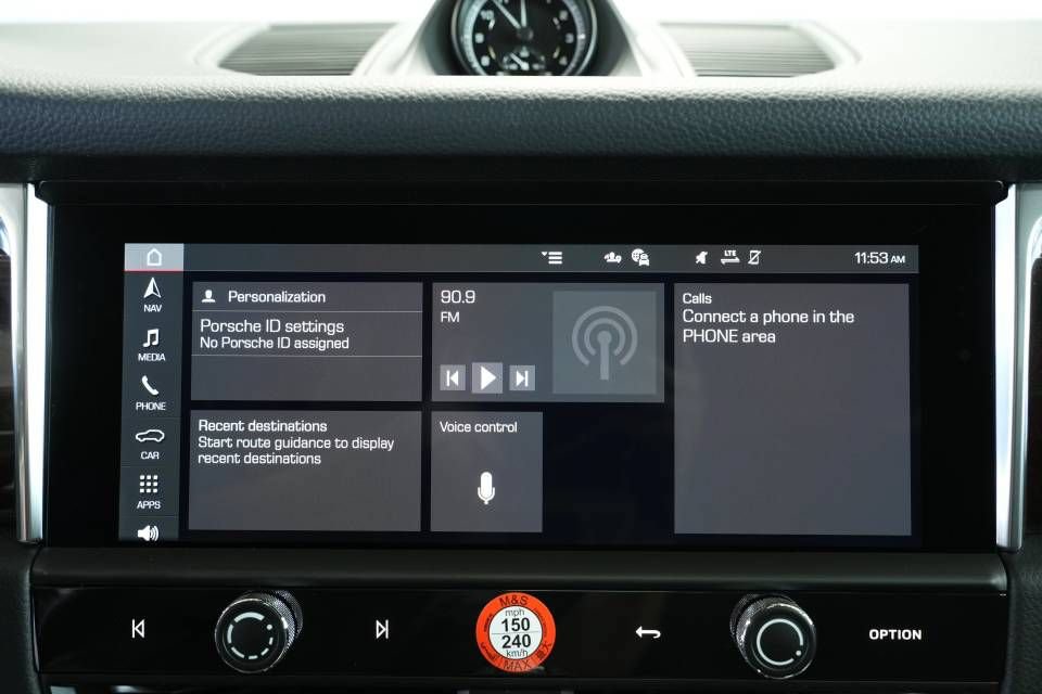 Certified 2025 Porsche Macan AWD/4WD image 17