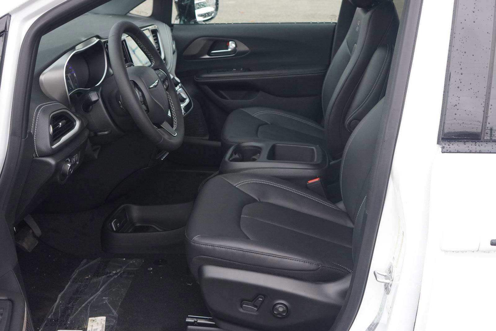 New 2026 Chrysler Pacifica Select w/ S Appearance Package image 27
