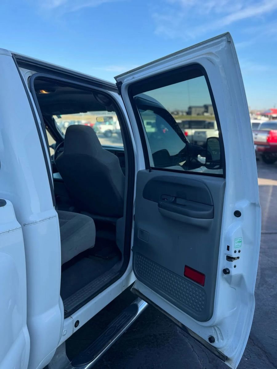 Used 2003 Ford F350 XLT image 25